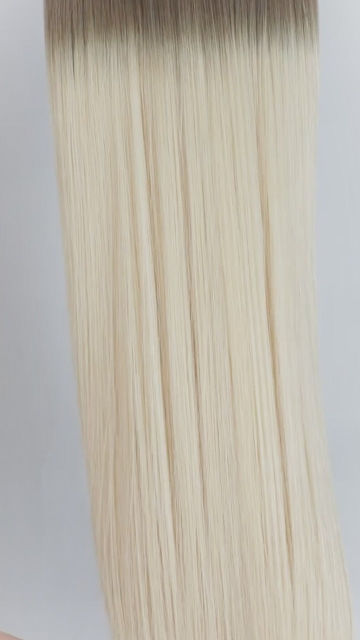 No T8/60 Buttery Blonde hair colour in movement