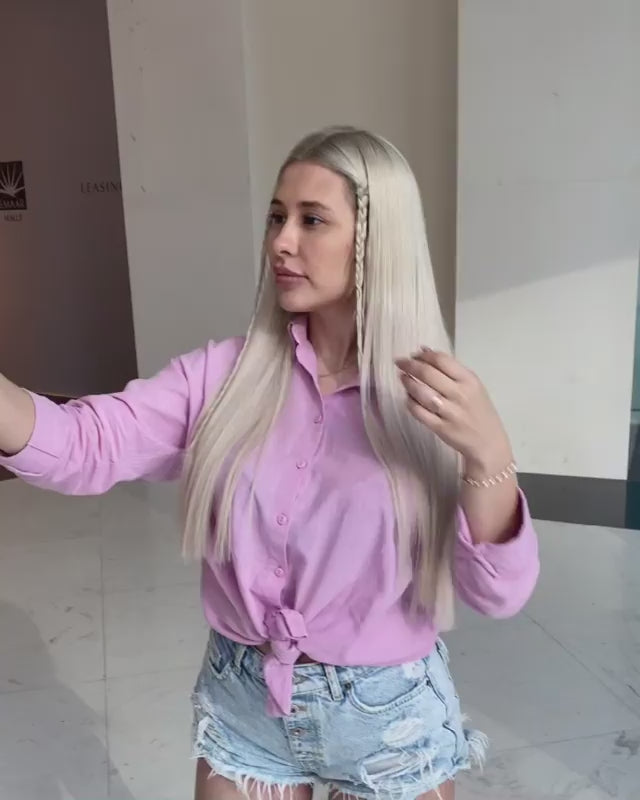 No 60 Hollywood Platinum hair colour in movement